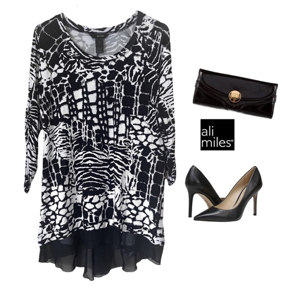 Ali Miles Black White langenlook 3/4 ruched sleeve top